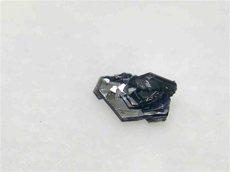  TUNGSTEN DISULFIDE:  Một Vật Liệu Kì Diệu Cho Pin Năng Lượng Mới Và Transistor Siêu Hạch!